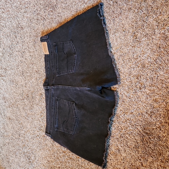 Signature by Levi Heritage Hi-Rise Black Shorts - Picture 2 of 6